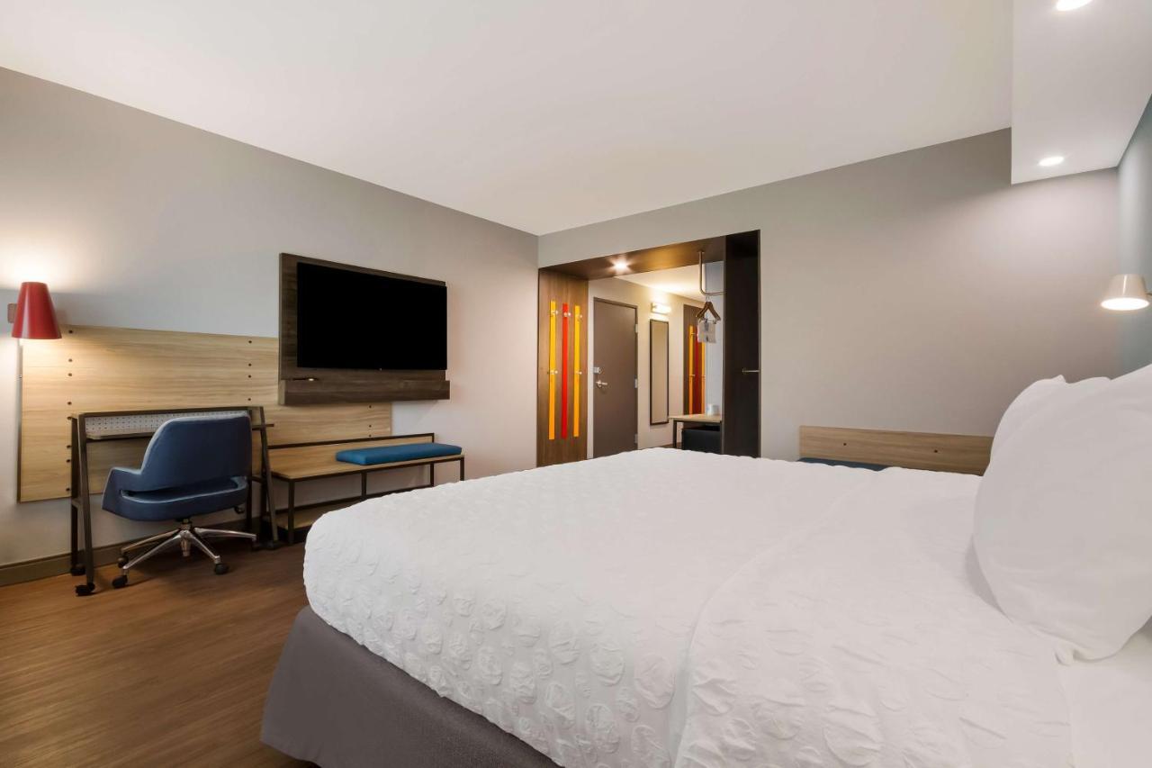 King Room with Walk-In Shower