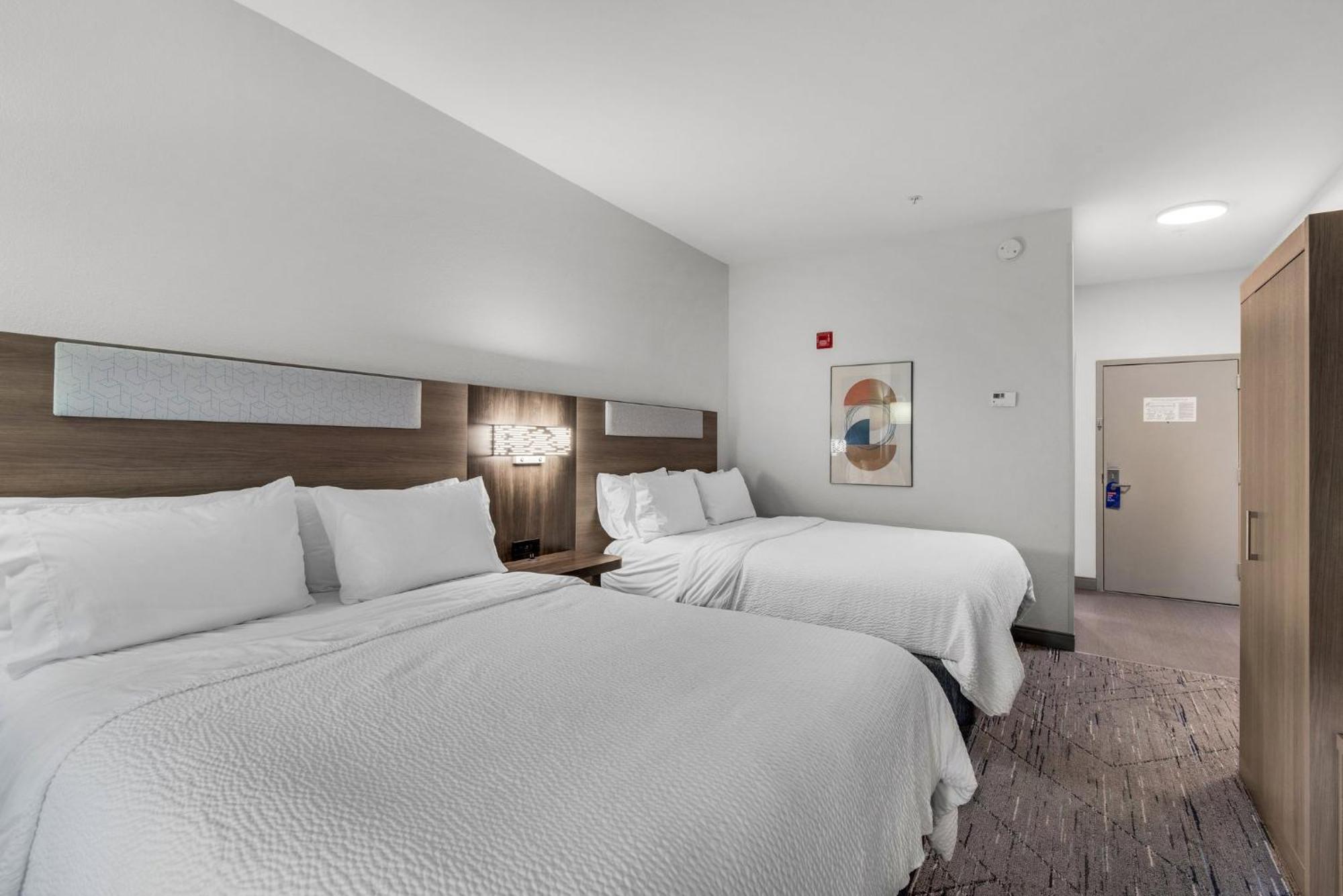 Standard Queen Room with Two Queen Beds