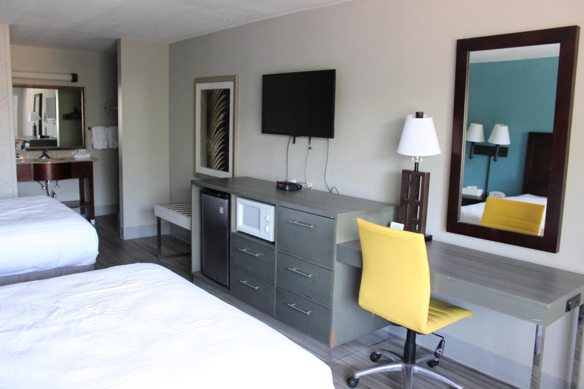 Queen Room Two Queen Beds Non-Smoking