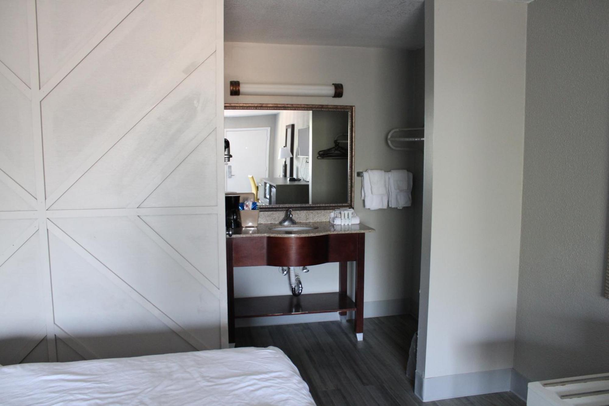 Queen Room Two Queen Beds Non-Smoking
