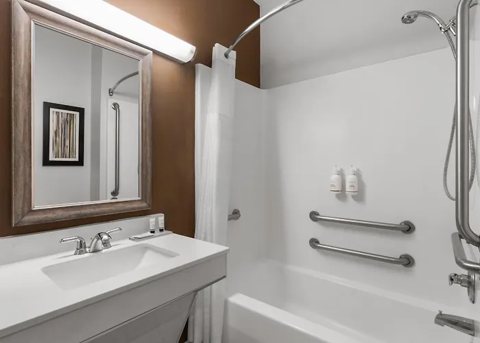 Wingate By Wyndham Destin Hotel